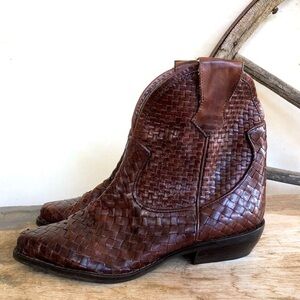 ENZO ANGIOLINI Vtg 90’s Soft Brown Woven Leather Short Shaft Western Boots 6.5M